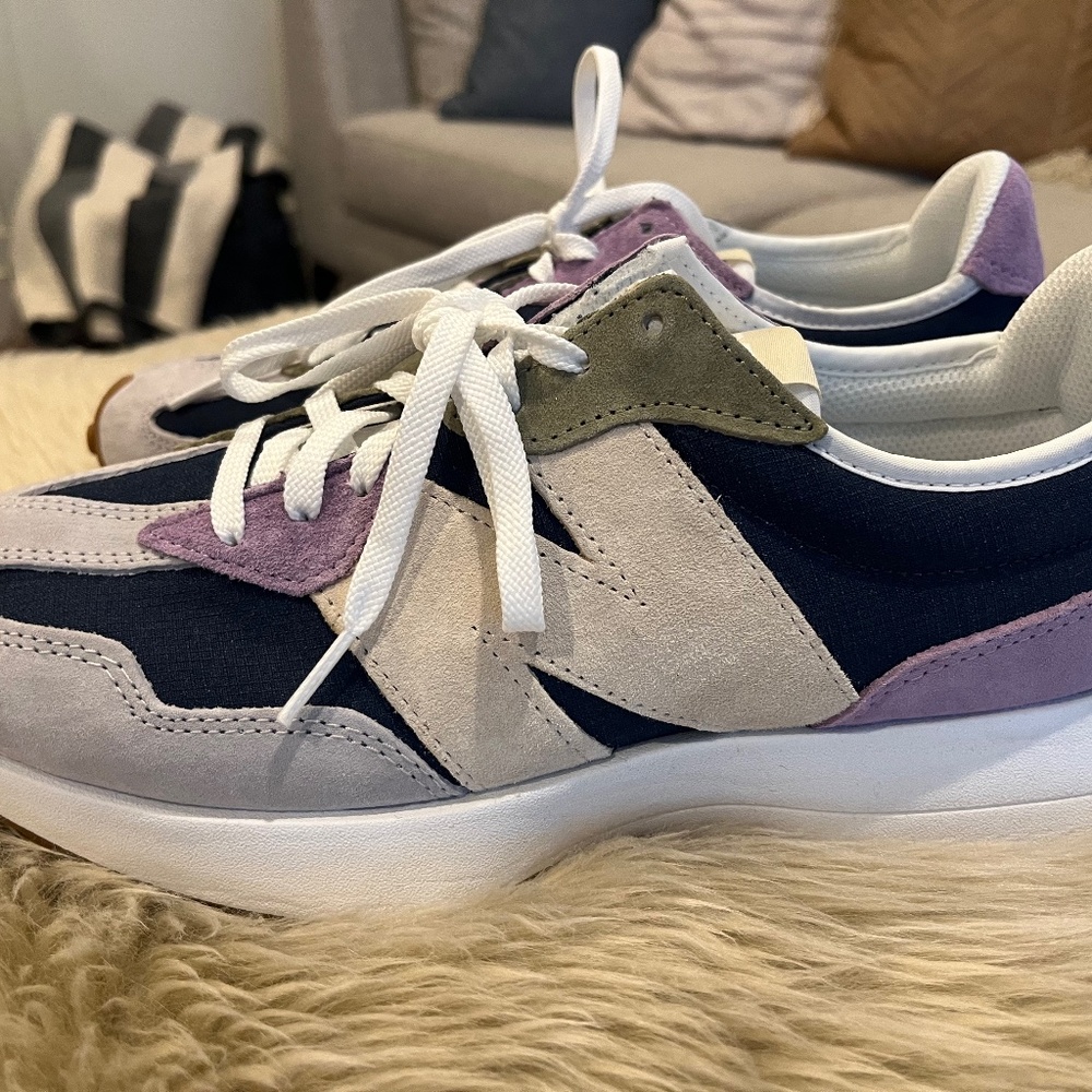 Brand New! New Balance 327 womens sneakers. Size 9